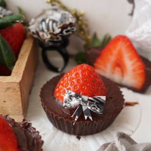 Bioglan Chocolate Strawberry Cups